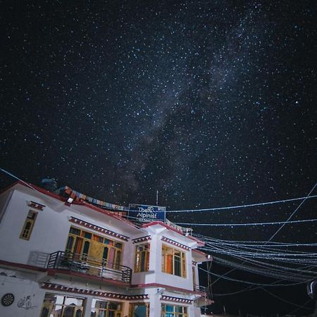 The Alpinist Cafe And Retreat Hotel Каза Екстериор снимка