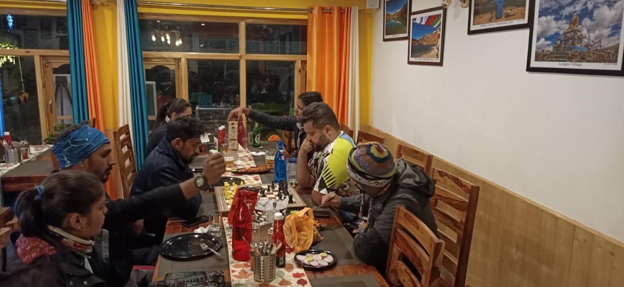 The Alpinist Cafe And Retreat Hotel Каза Екстериор снимка