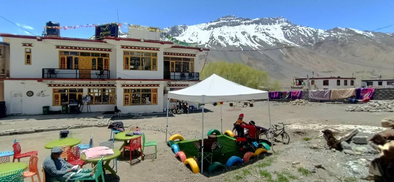 The Alpinist Cafe And Retreat Hotel Каза Екстериор снимка