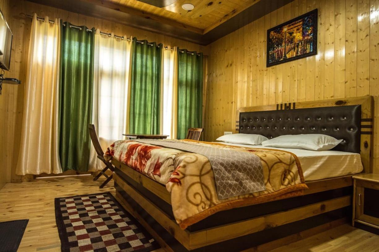The Alpinist Cafe And Retreat Hotel Каза Екстериор снимка