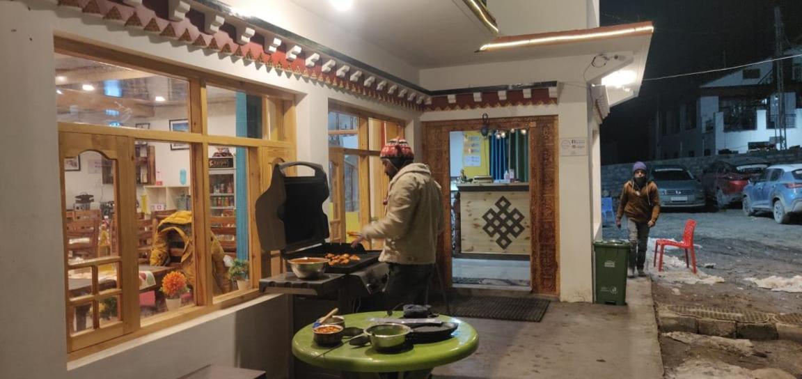 The Alpinist Cafe And Retreat Hotel Каза Екстериор снимка