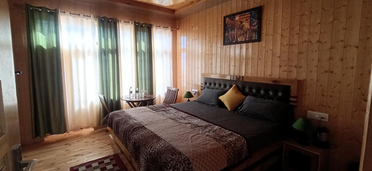 The Alpinist Cafe And Retreat Hotel Каза Екстериор снимка