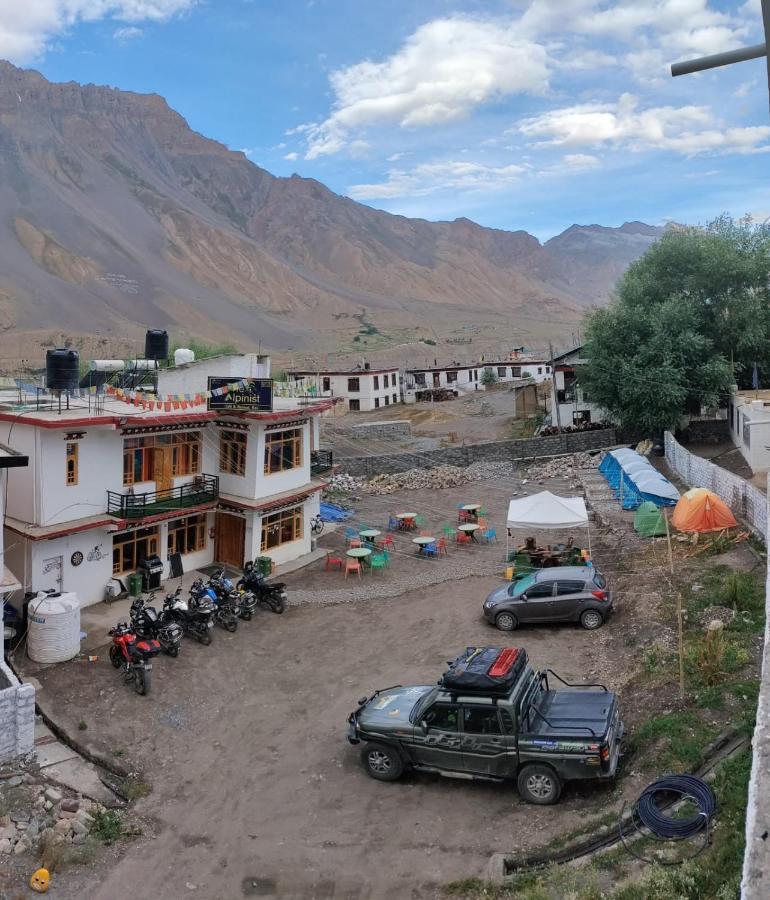 The Alpinist Cafe And Retreat Hotel Каза Екстериор снимка