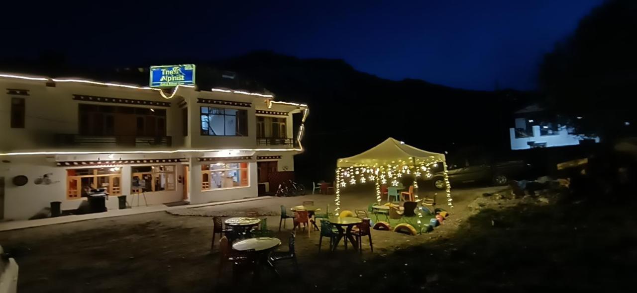 The Alpinist Cafe And Retreat Hotel Каза Екстериор снимка